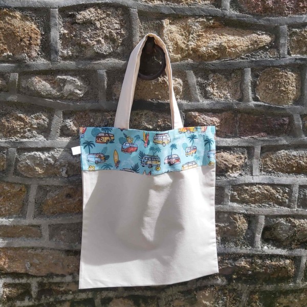 Tote Bag idéal pour la rentrée ou comme sac de bibliothèque, création artisanale en normandie dans la Baie du Mont St Michel
